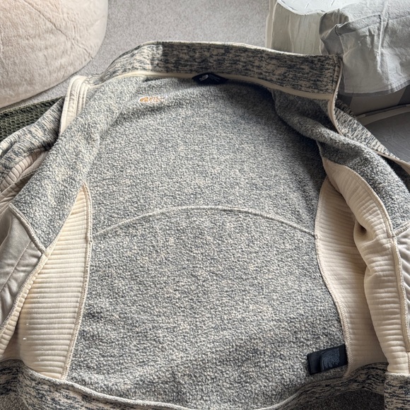 The North Face Black and Cream Fleece Jacket - Picture 8 of 9